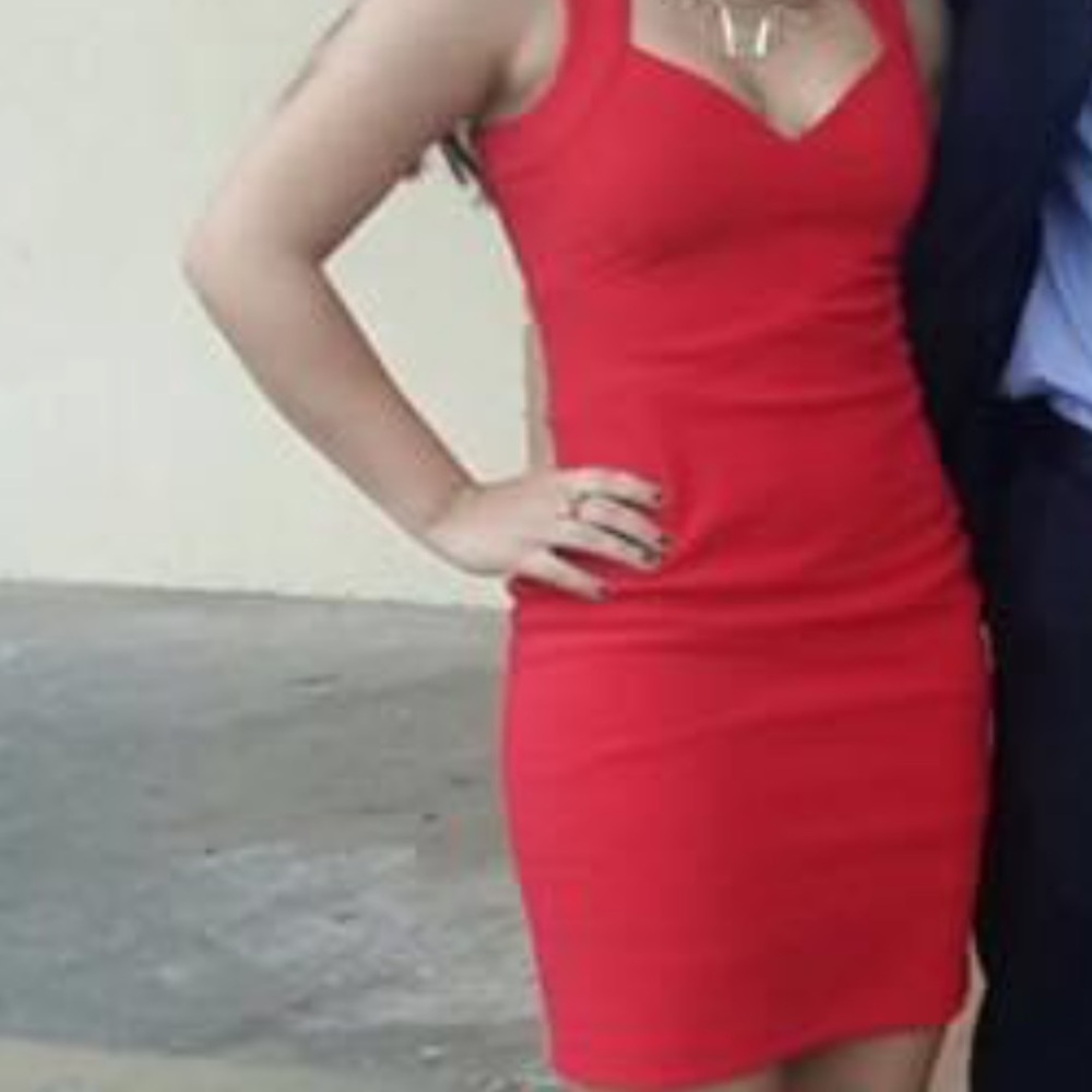 GUESS Sexy Red Dress - Picture 11 of 12